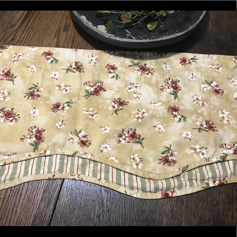 🏠 Beautiful valances